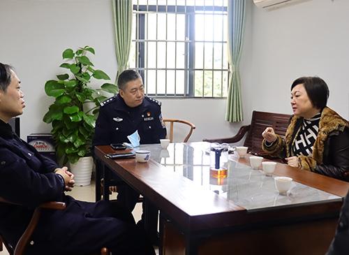 加强党建共建，亲昵警企关系